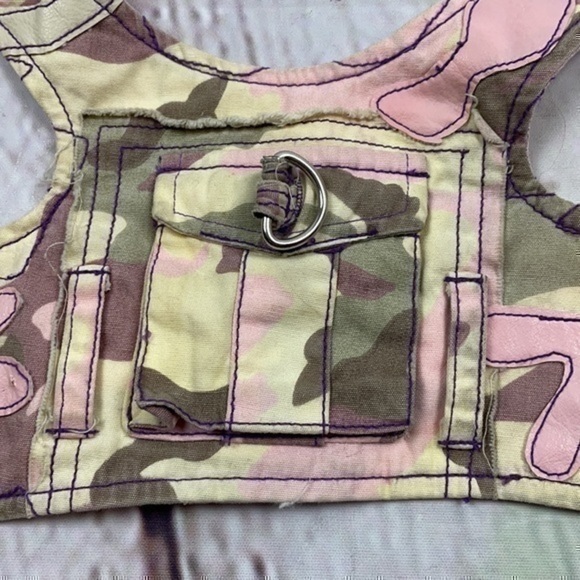 UEC Pink camo Velcro harness for 5-7 lbs with 6ft leash - Picture 3 of 5